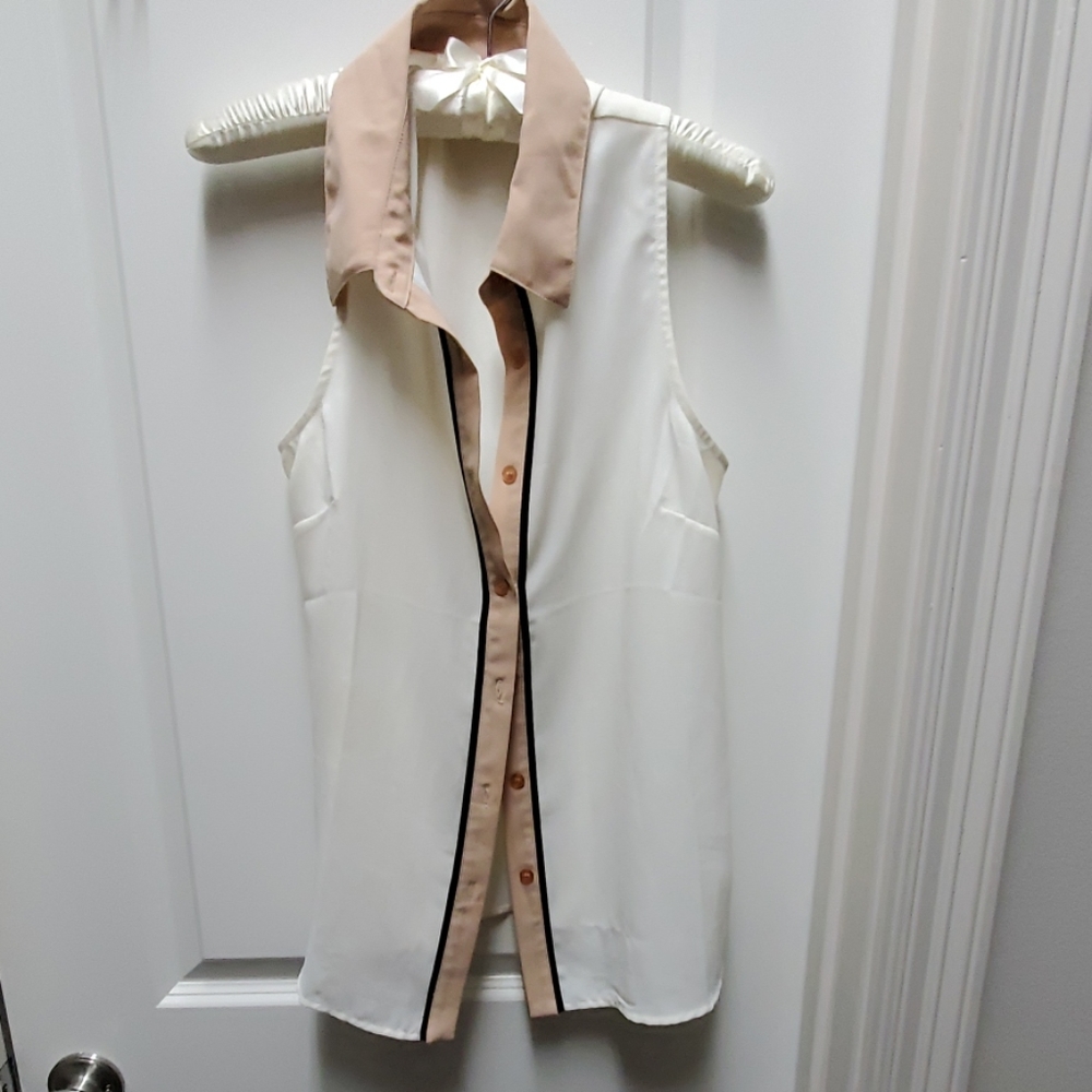 Sleevless cream blouse